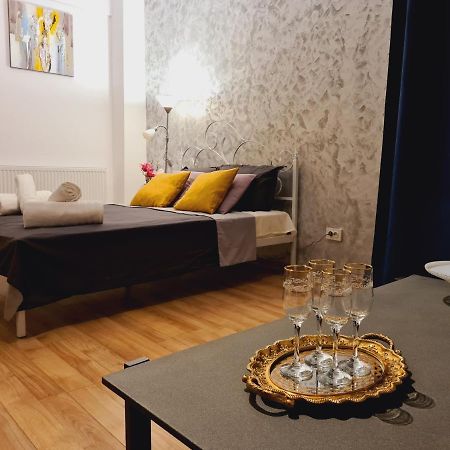 Ultracentral 5* Boutique Hotel Style Apartment. Brand New. 2 Rooms. Spacious. Free Parking Клуж-Напока Экстерьер фото