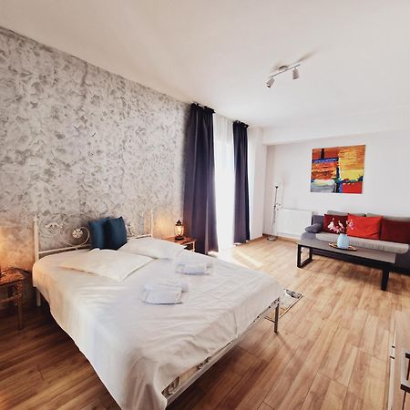 Ultracentral 5* Boutique Hotel Style Apartment. Brand New. 2 Rooms. Spacious. Free Parking Клуж-Напока Экстерьер фото
