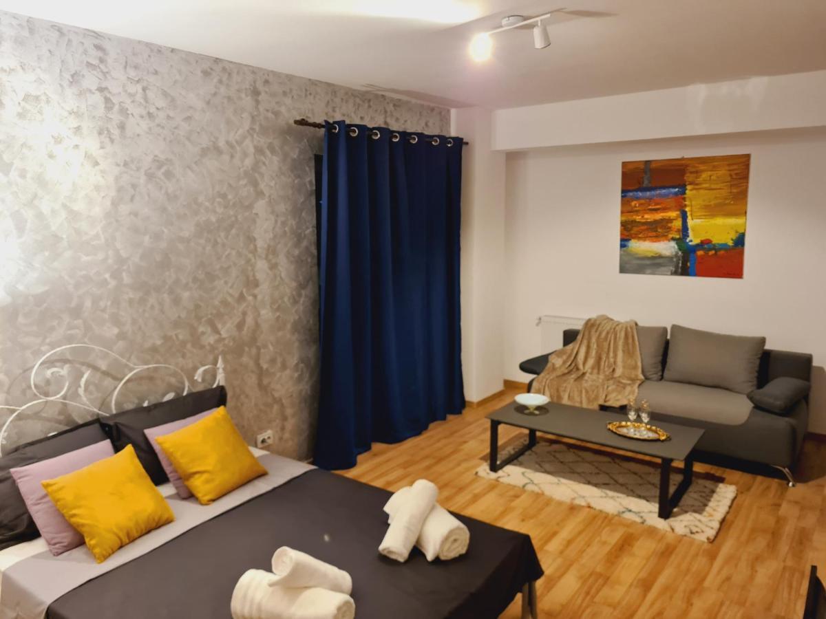 Ultracentral 5* Boutique Hotel Style Apartment. Brand New. 2 Rooms. Spacious. Free Parking Клуж-Напока Экстерьер фото