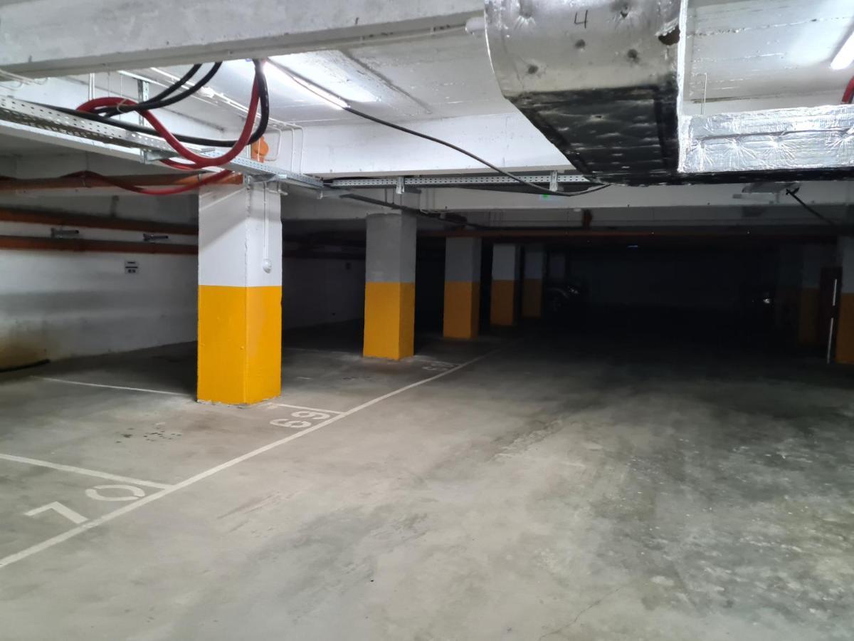 Ultracentral 5* Boutique Hotel Style Apartment. Brand New. 2 Rooms. Spacious. Free Parking Клуж-Напока Экстерьер фото