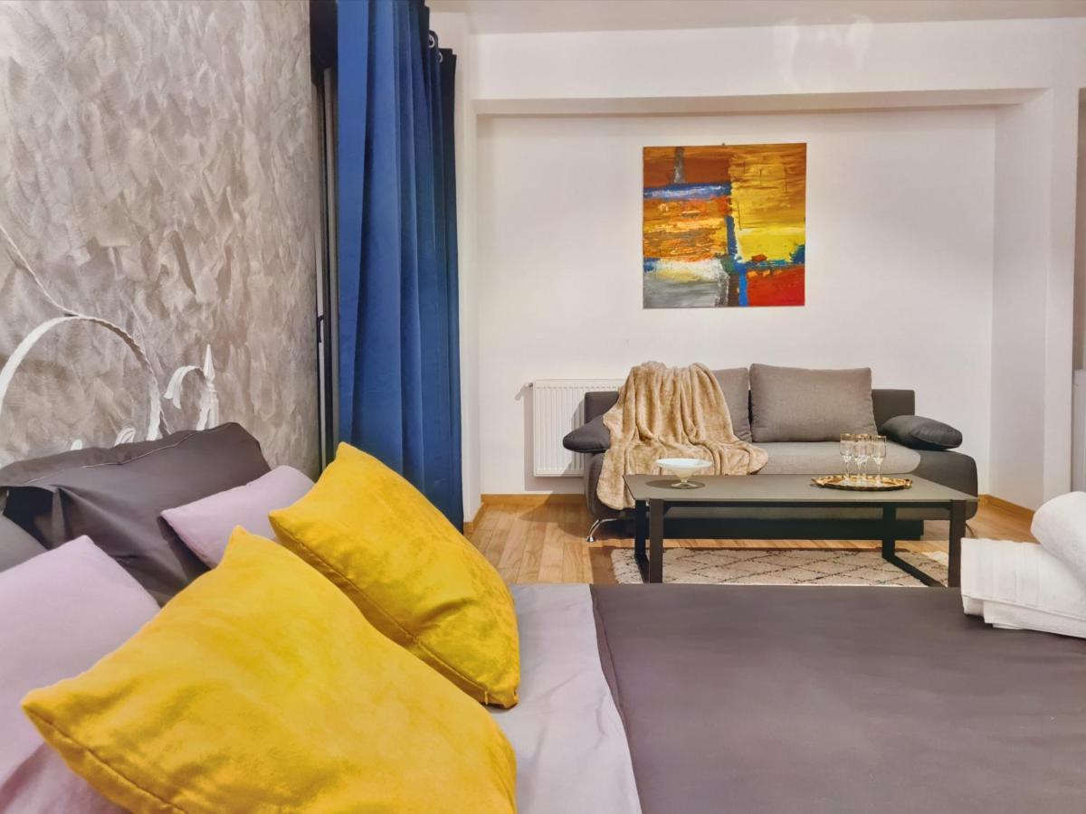Ultracentral 5* Boutique Hotel Style Apartment. Brand New. 2 Rooms. Spacious. Free Parking Клуж-Напока Экстерьер фото