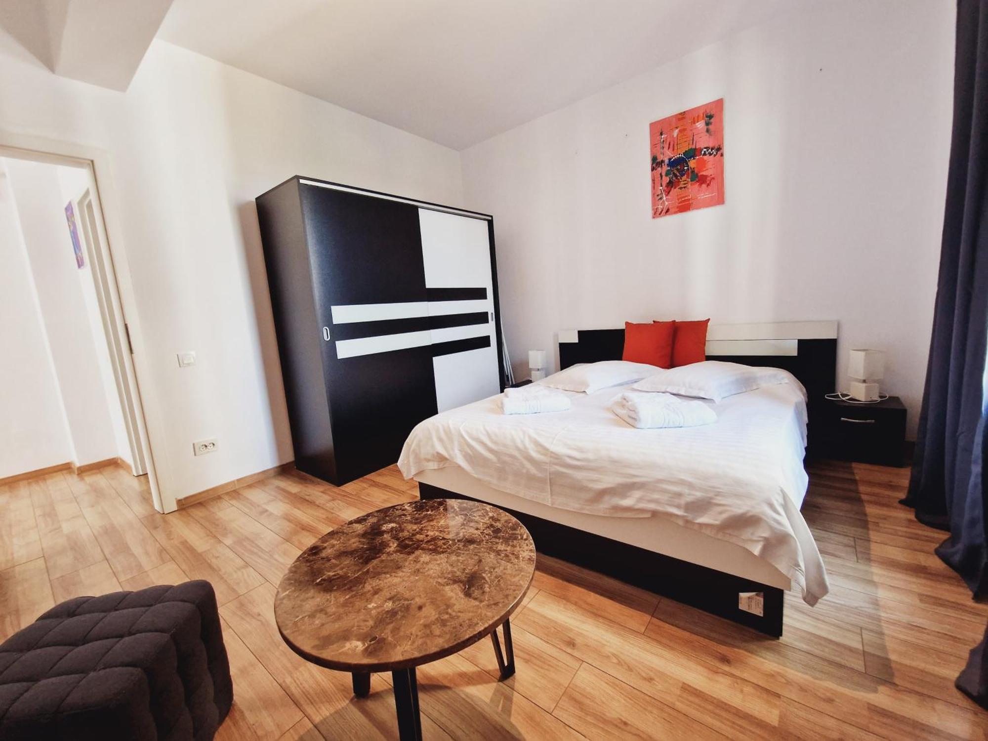 Ultracentral 5* Boutique Hotel Style Apartment. Brand New. 2 Rooms. Spacious. Free Parking Клуж-Напока Экстерьер фото